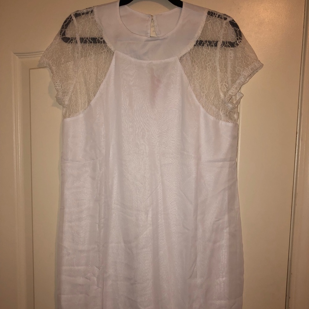 WHITE LACE SLEEVED DRESS LARGE